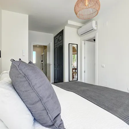 Dalia - Gerenoveerd Direct Aan Zee * Εστεπόνα