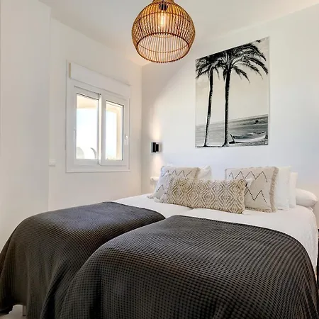 Dalia - Gerenoveerd Direct Aan Zee Εστεπόνα